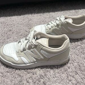 New Balance 480 Women’s Size 8. Tan and White.